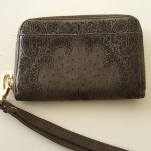 NWOT Western Style Wallet Olive Color Wristlet Detachable Strap Many Slo…